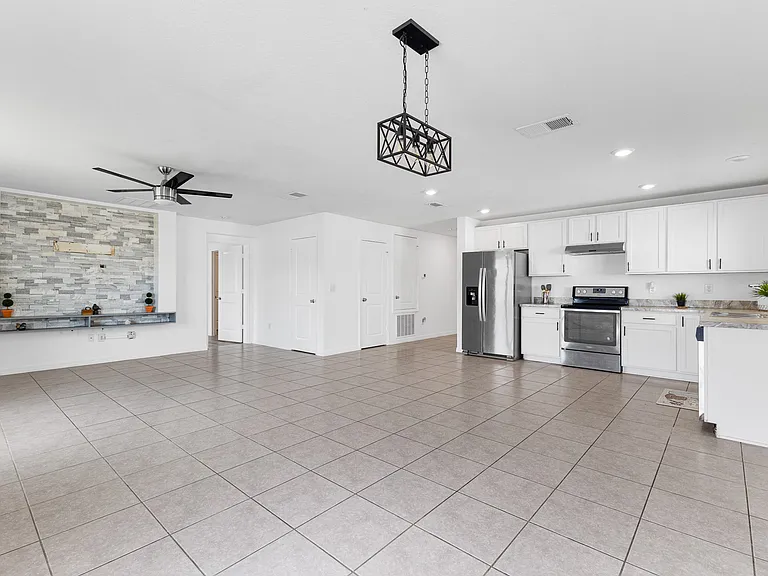 213 Lake Lucerne Way — Photo 2