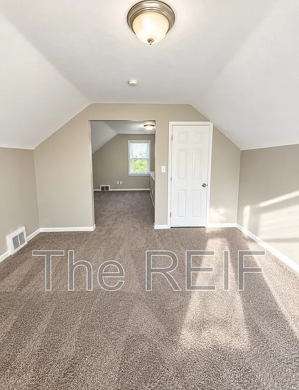 3 bed, 2.0 bath, 1035 sqft, $1,550 — Photo 4