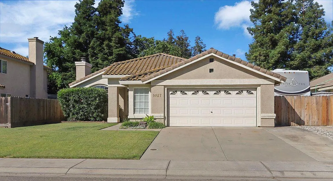 1027 Zumstein Dr photo 1