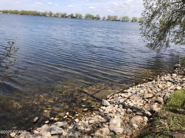 4024 W Sandy Beach Rd, Hatton, ND 58240