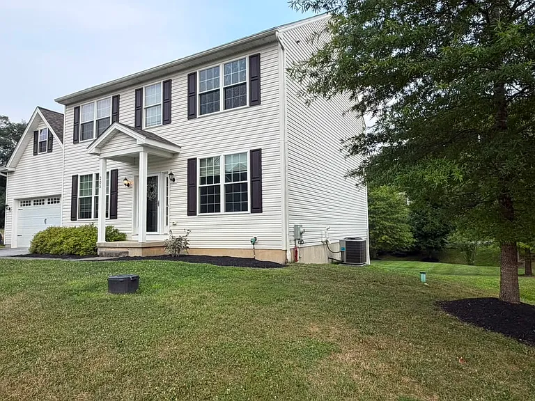 205 Carriage Walk Dr — Photo 3