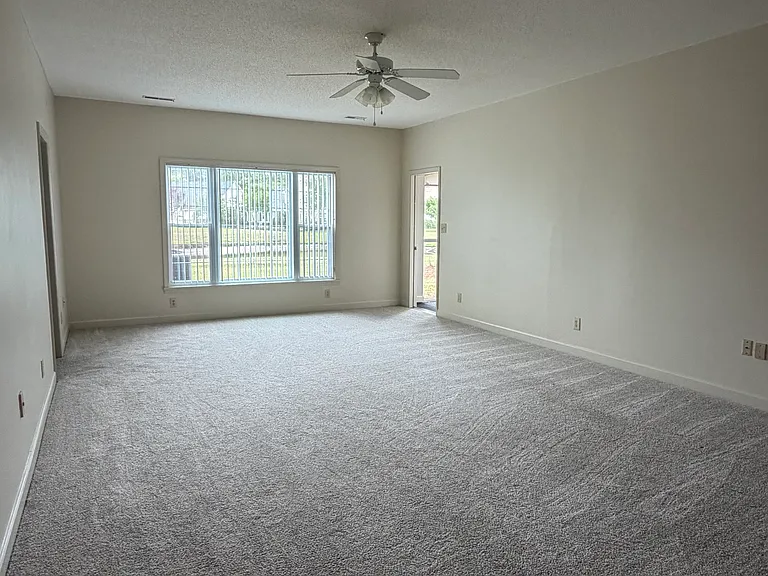 200 Willow Green Dr #B — Photo 8