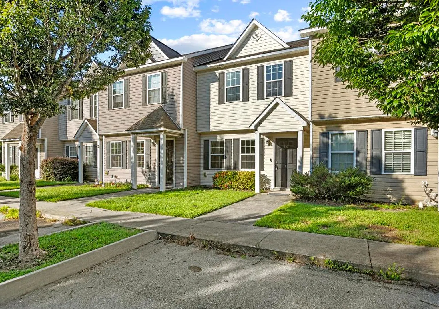 Charming Townhome Near Hwy 172 Back Gate — Photo 2