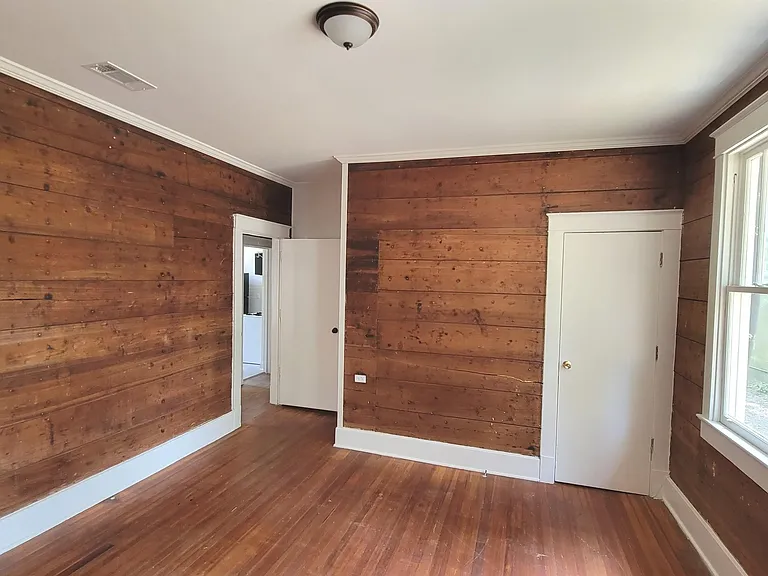 342 E State St — Photo 11