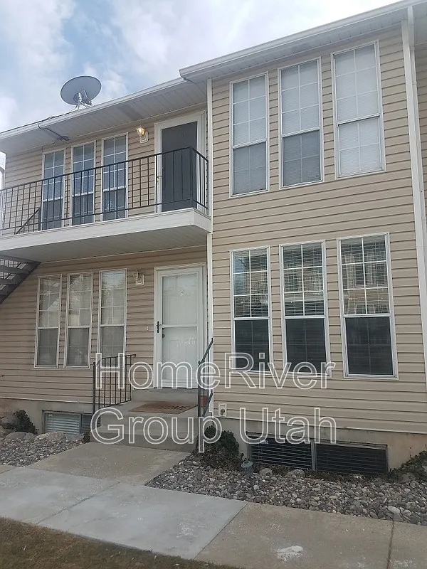2 bed, 1.0 bath, 750 sqft, $1,483 — Photo 1