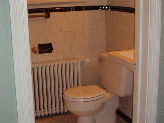 Bath with traditional b&w tile motif