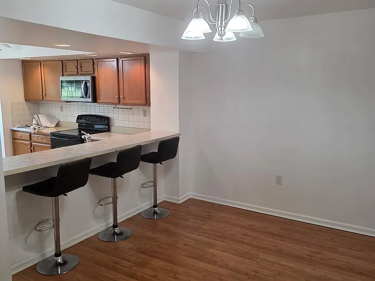 131 Freedom Ct — Photo 18