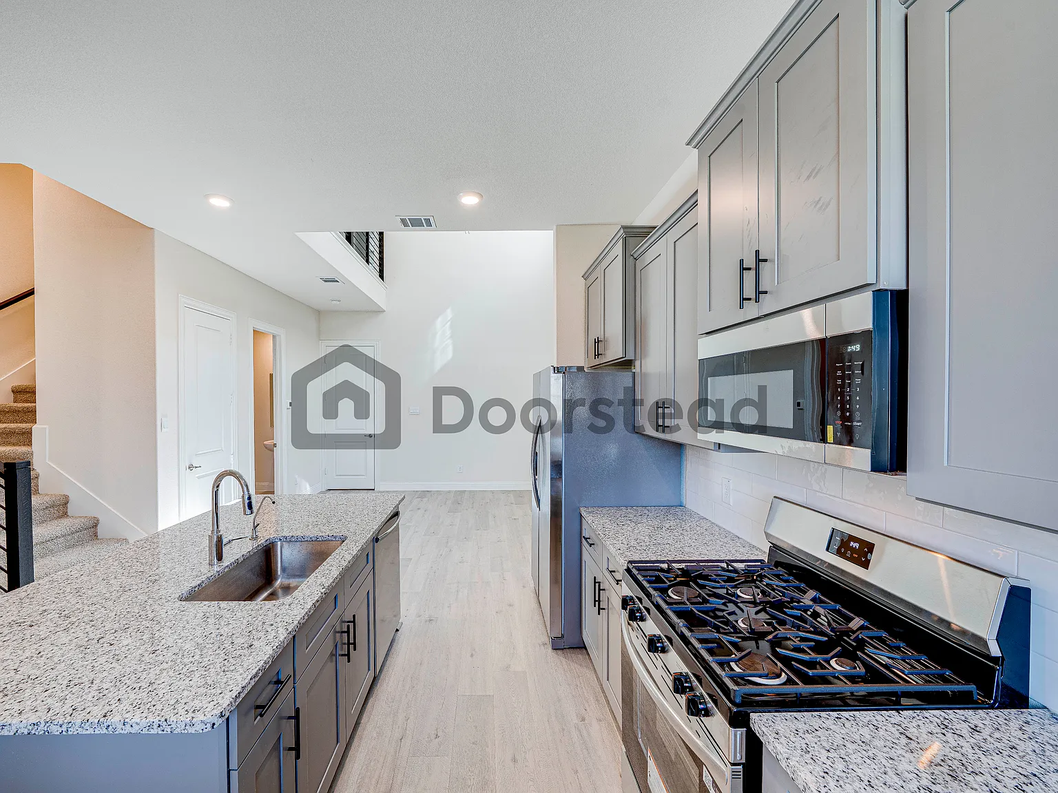5 bed, 3.5 bath, 2137 sqft, $3,410 — Photo 4