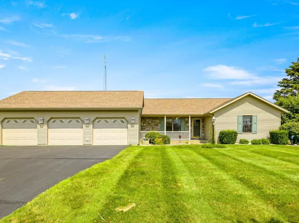 2576 E Lapoint Dr, Milford, IN 46542