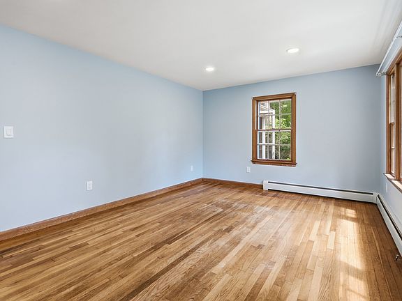 5th image of 292 Anawan St