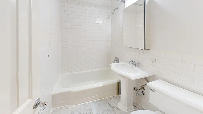 Rented by Bond New York | media 17