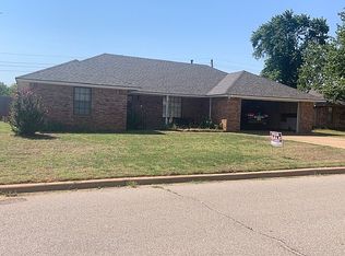 1716 E Ridgeway St, Weatherford, OK 73096