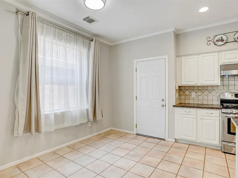 35 Tranquil Glade Pl — Photo 12