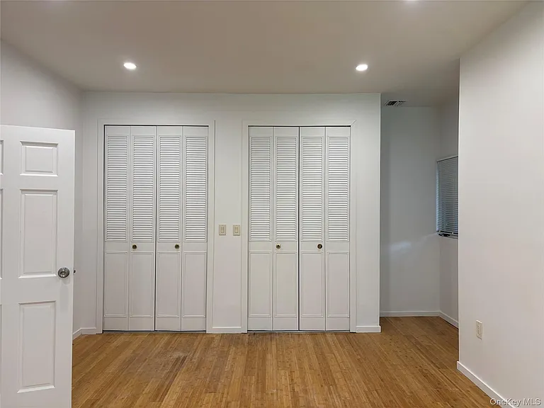 130 S Middle Neck Rd #6 — Photo 8