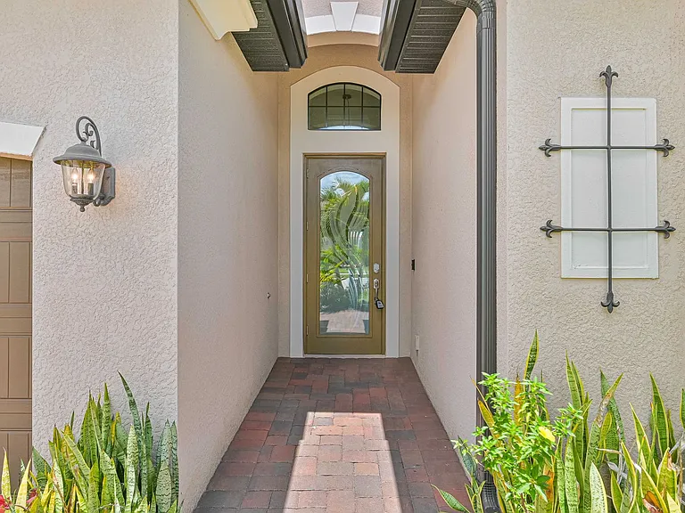 28076 Foxrock Ct — Photo 3