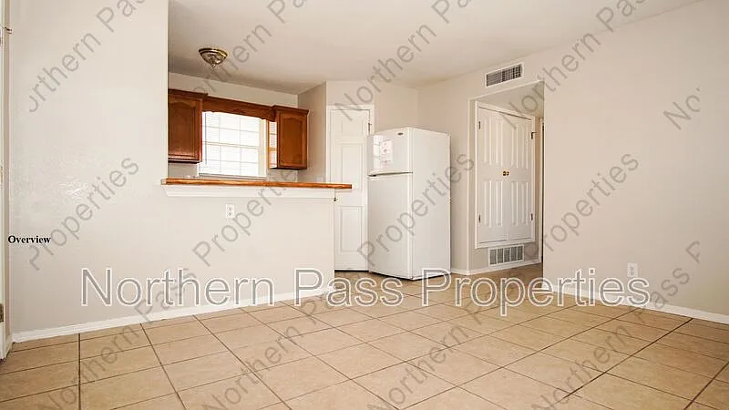 Building Photo - 216 S Schutz Dr #10
