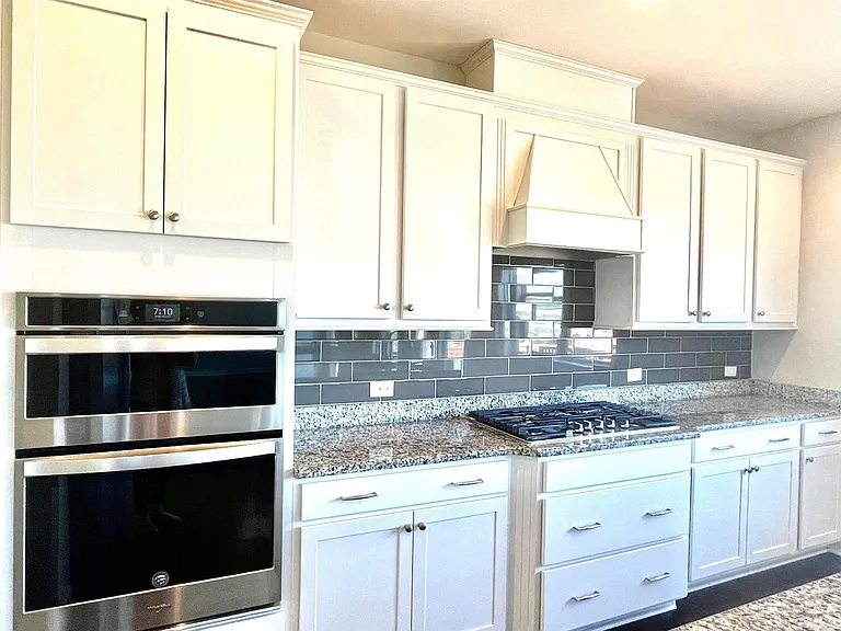 8008 Gilano Dr — Photo 15