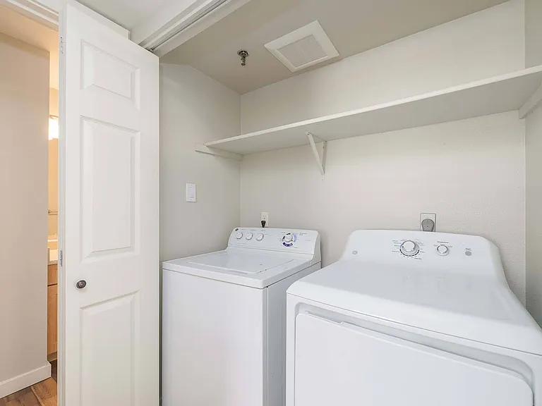 Peloton Apartments — Photo 13