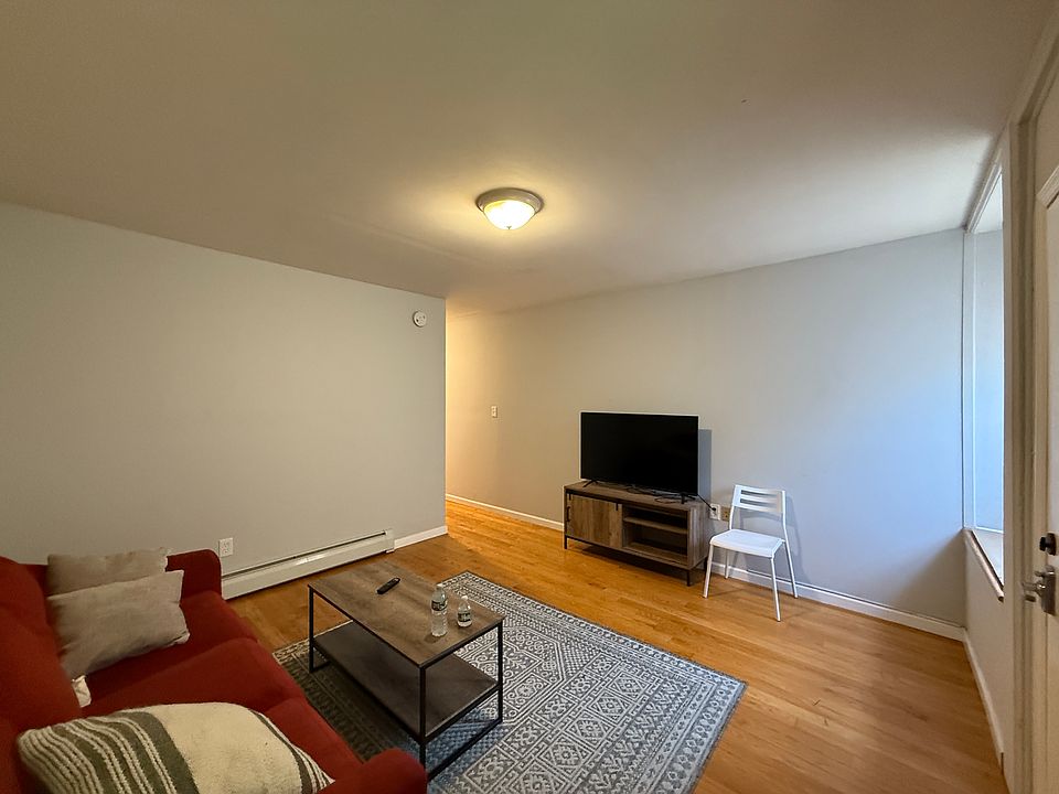 1st image of 539 Congress St Floor 1