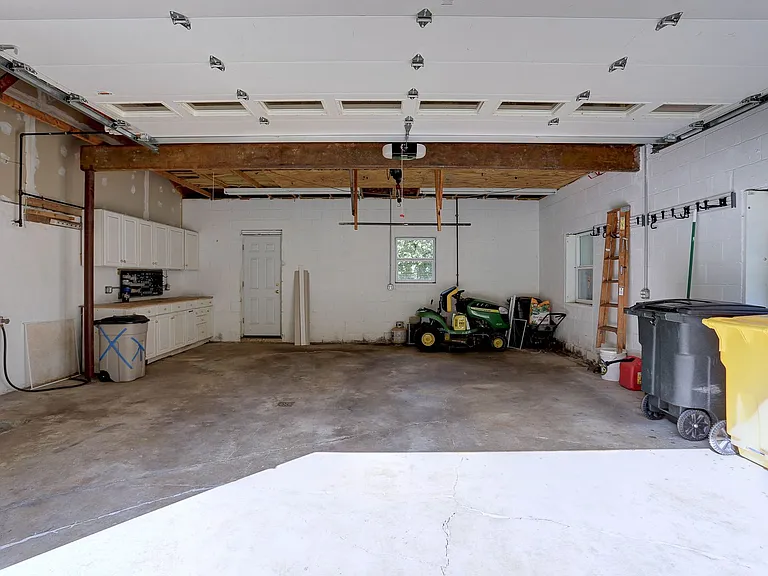 1735 Maple Ave — Photo 28