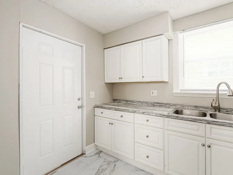 68 W Park Ave — Photo 13
