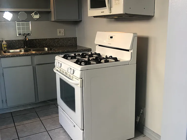 Kitchen... NO MICRO, JUST SHELF