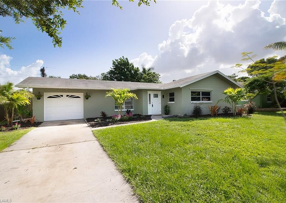 1st image of 839 Entrada Dr S