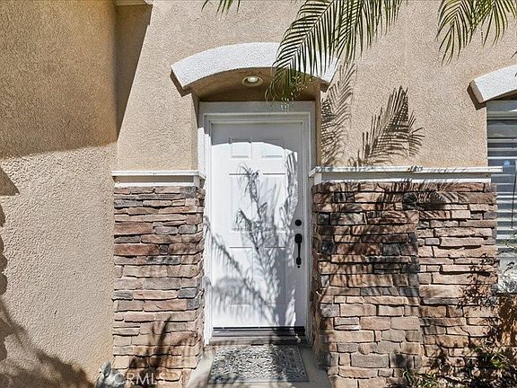 2nd image of 825 Derby St