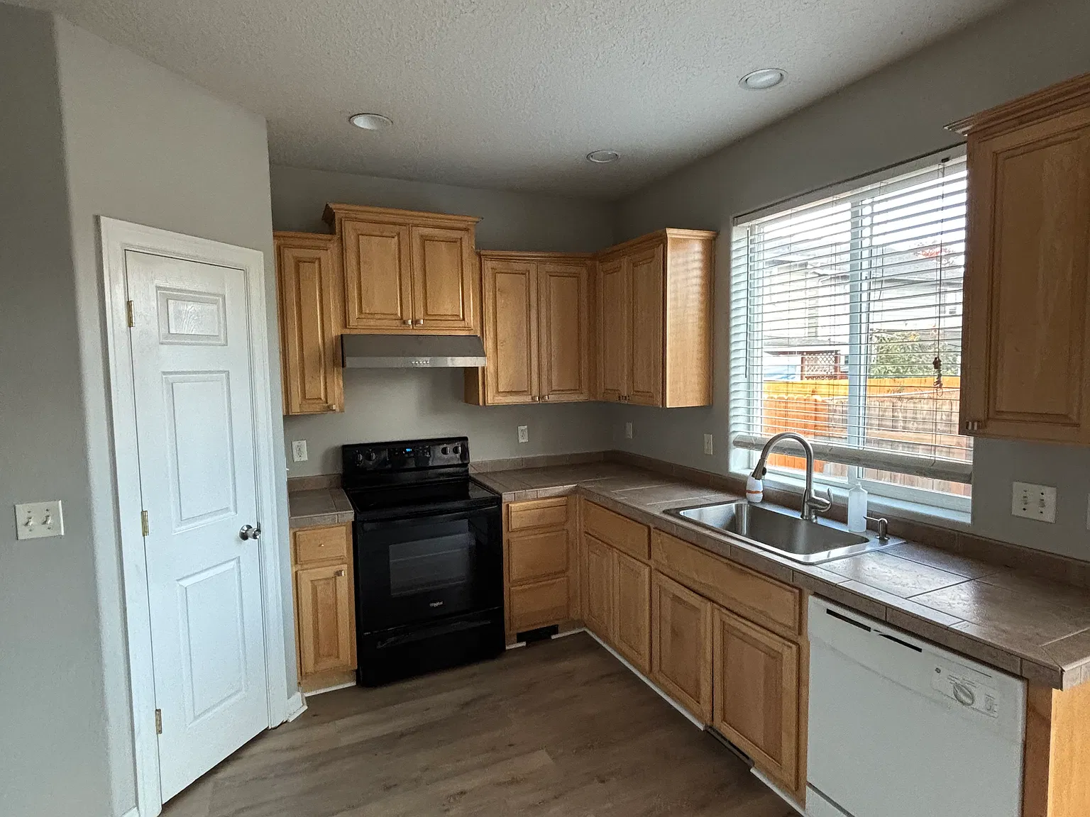 4 bed, 2.5 bath, 2130 sqft, $2,695 — Photo 2