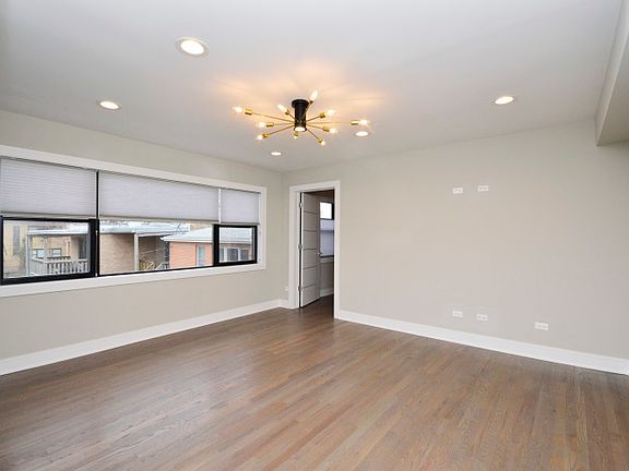 5th image of 5710 N Hermitage Ave Unit 305