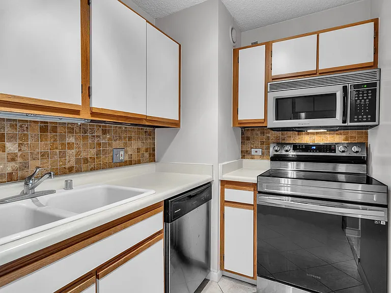 1122 N Clark St #1710 — Photo 11
