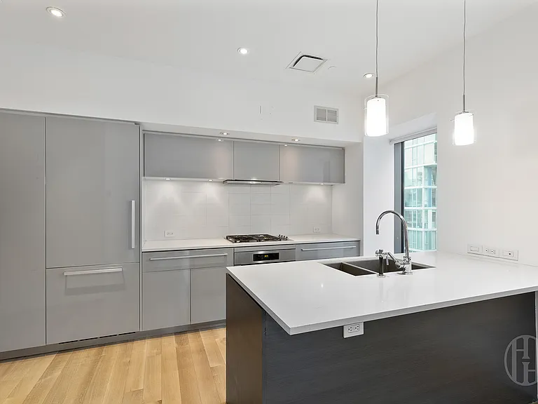 123 3rd Ave #5A — Photo 10