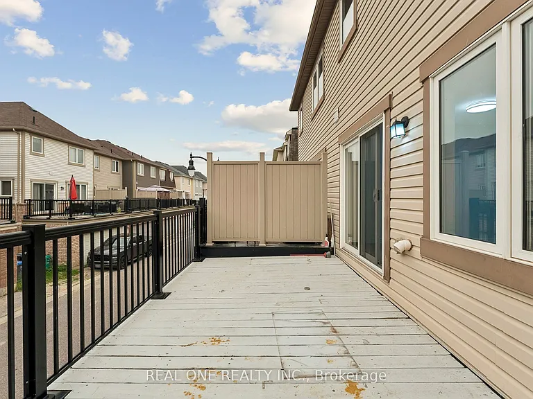 30 Henneberry Ln — Photo 36