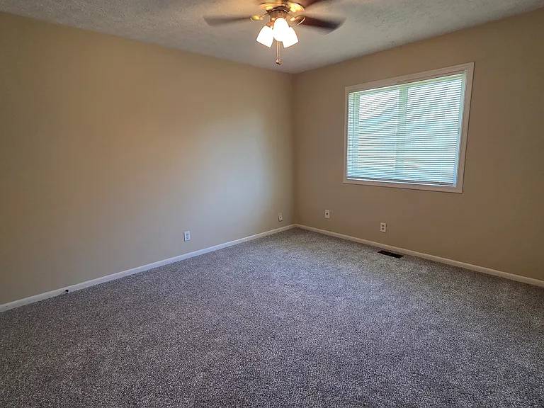 8125 Valley Rd — Photo 4