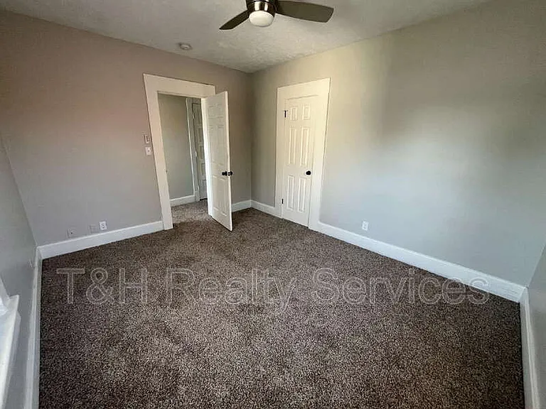 118 W 23rd St — Photo 12