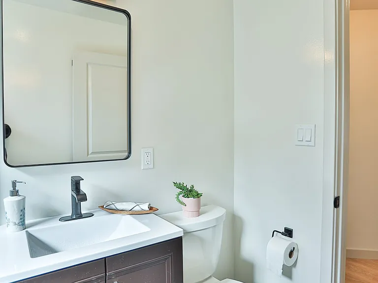 Maude Ave 7 LLC — Photo 19