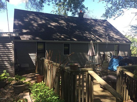 5th image of 1072 Paw Paw Dr