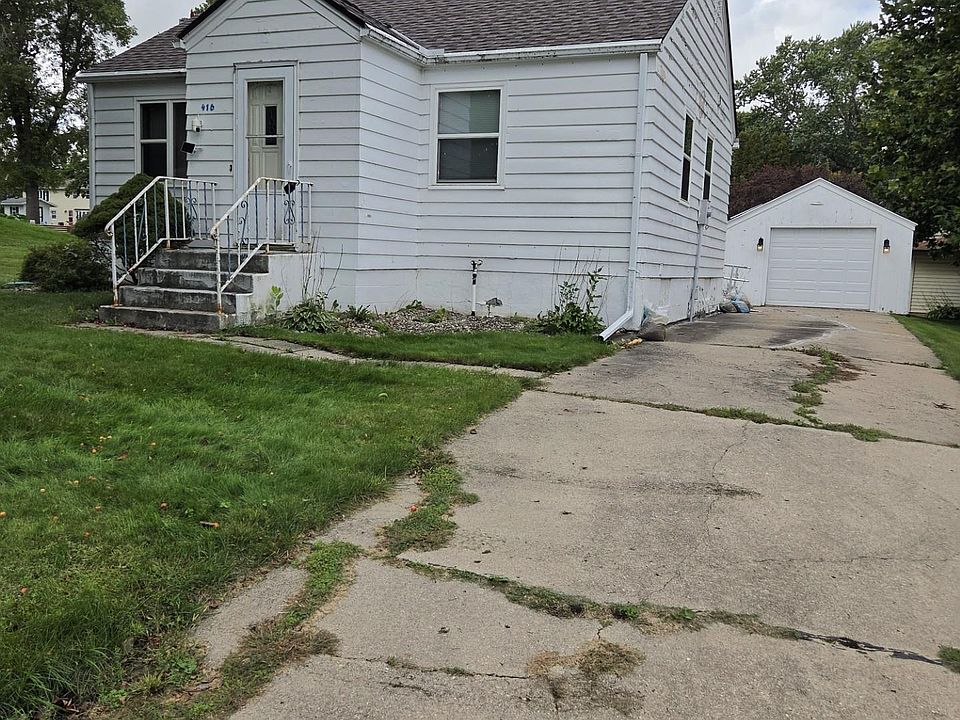 1st image of 416 10th St SE