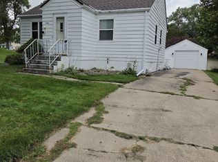 416 10th St SE, Waseca, MN 56093