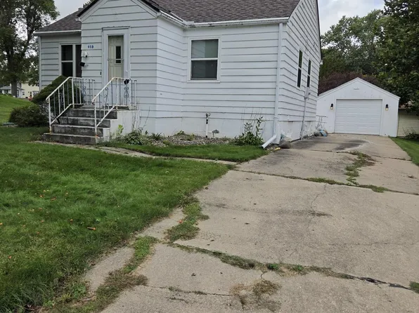 416 10th St SE, Waseca, MN 56093