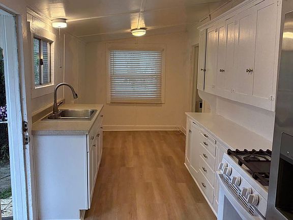 5th image of 38 N Laurel St #3