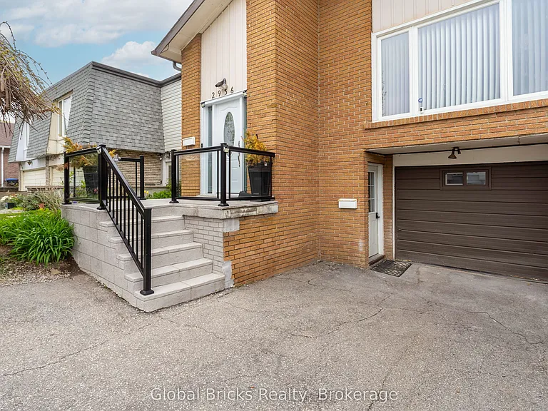 2936 Windjammer Rd — Photo 1