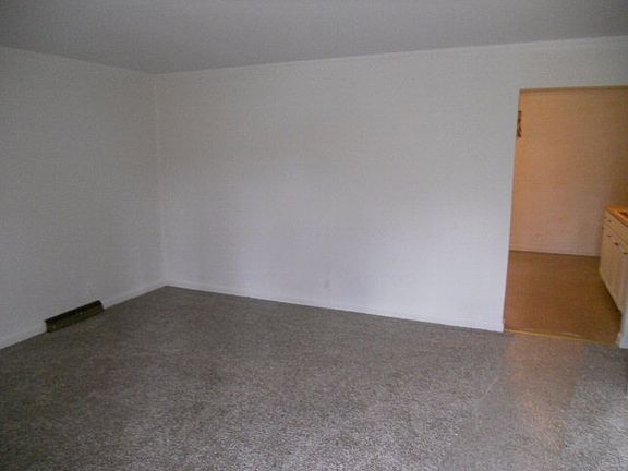 2nd image of 1615 Scott Dr