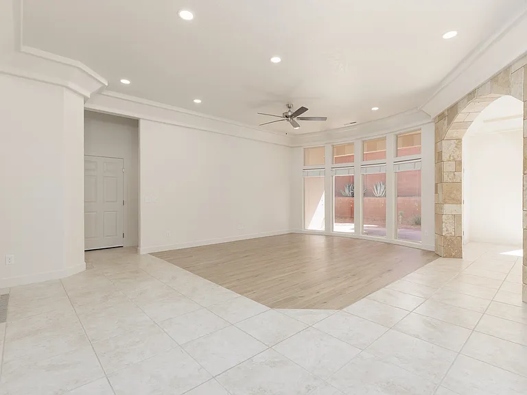 1584 N Raven Ln — Photo 5