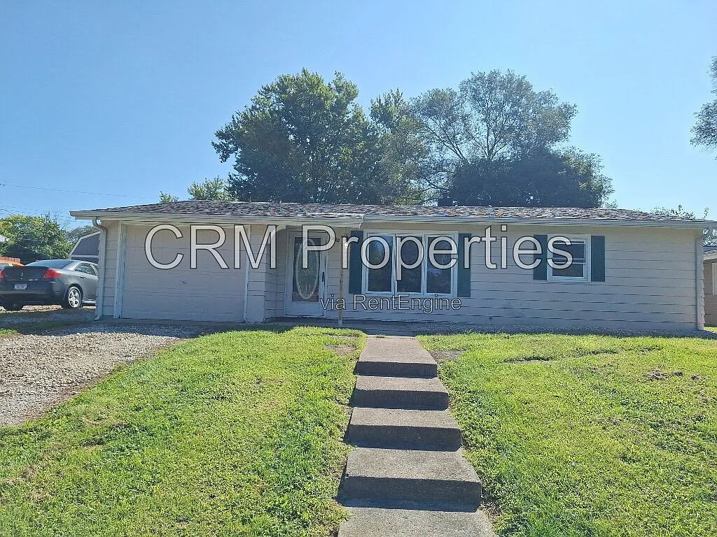 3 bed, 1.0 bath, 1040 sqft, $1,300 — Photo 2