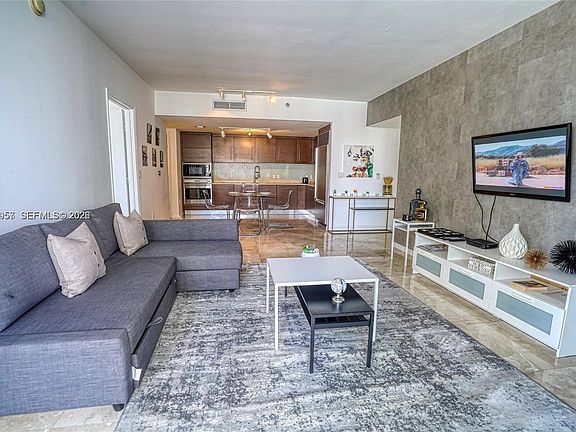 5th image of 485 Brickell Ave APT 1701