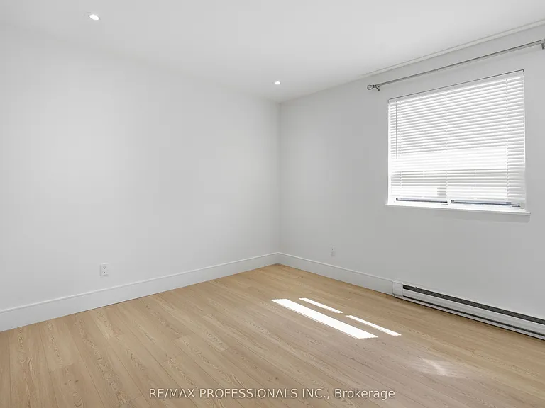 105 Cavell Ave — Photo 32