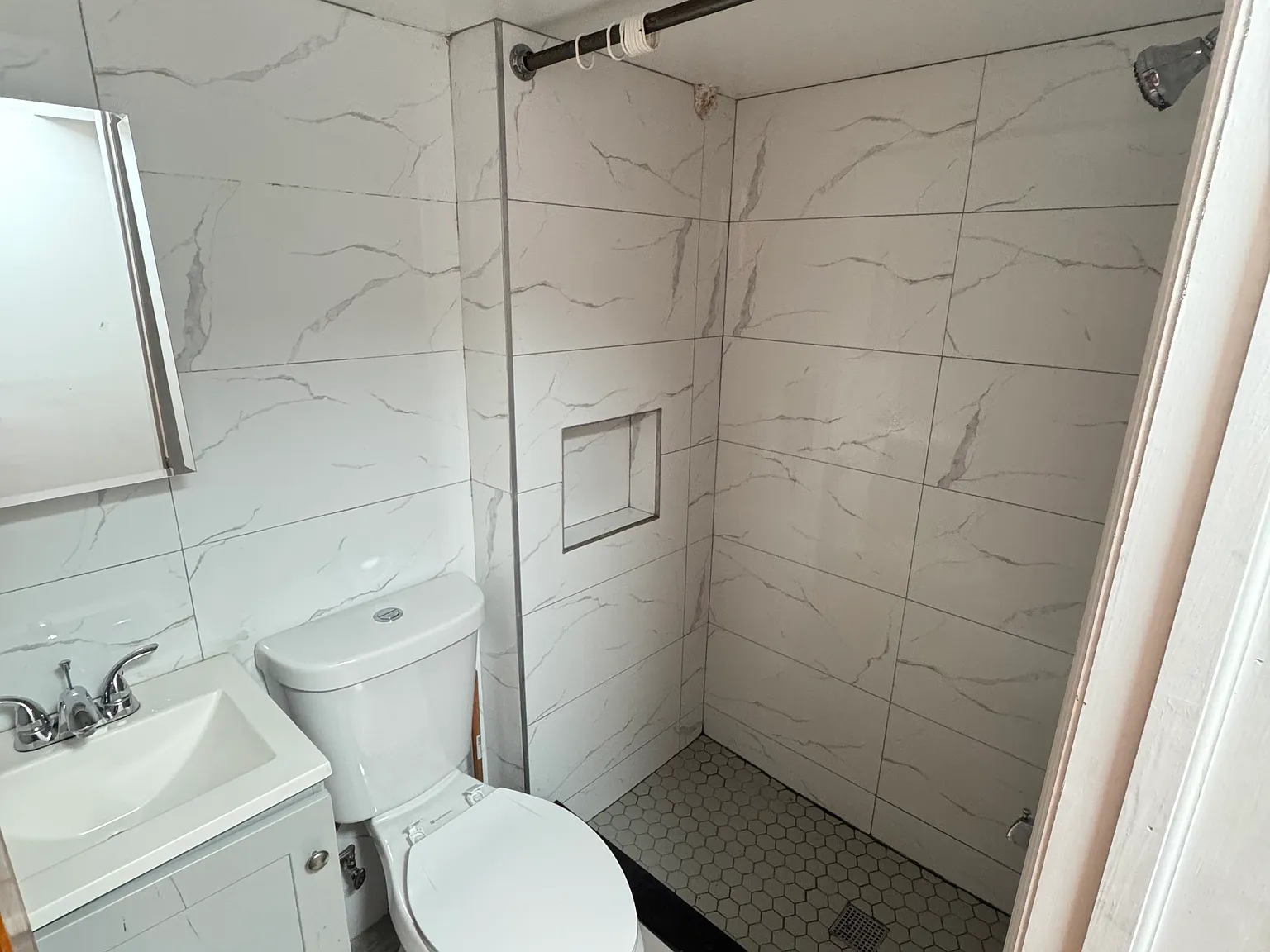 1 bed, 400 sqft, $1,300 — Photo 2