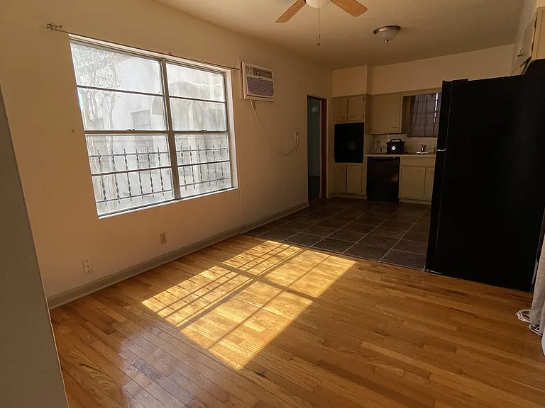 326 E Mistletoe Ave #3 — Photo 9