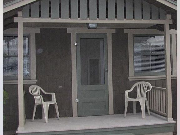 3rd image of 319 1/2 Wildrose Ave